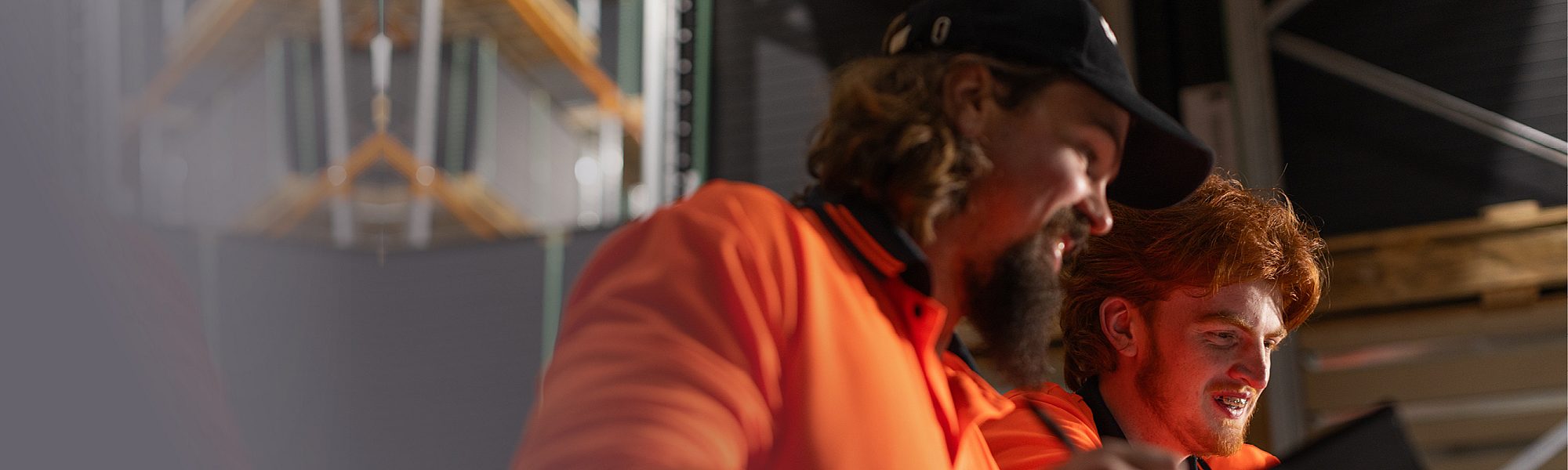 Apprentice with trainer in the energy industry